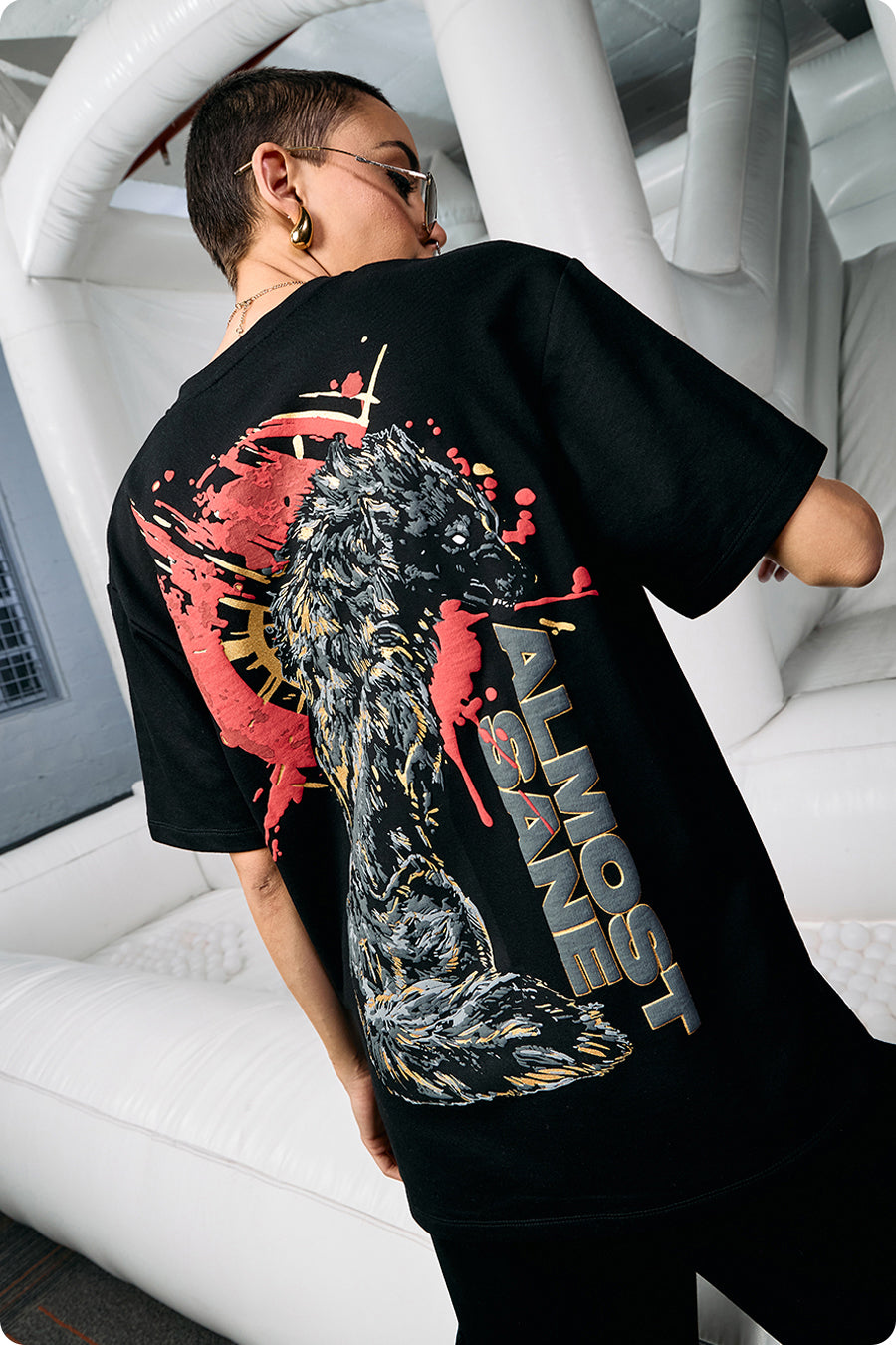 THE WOLF WOMEN'S T-SHIRT