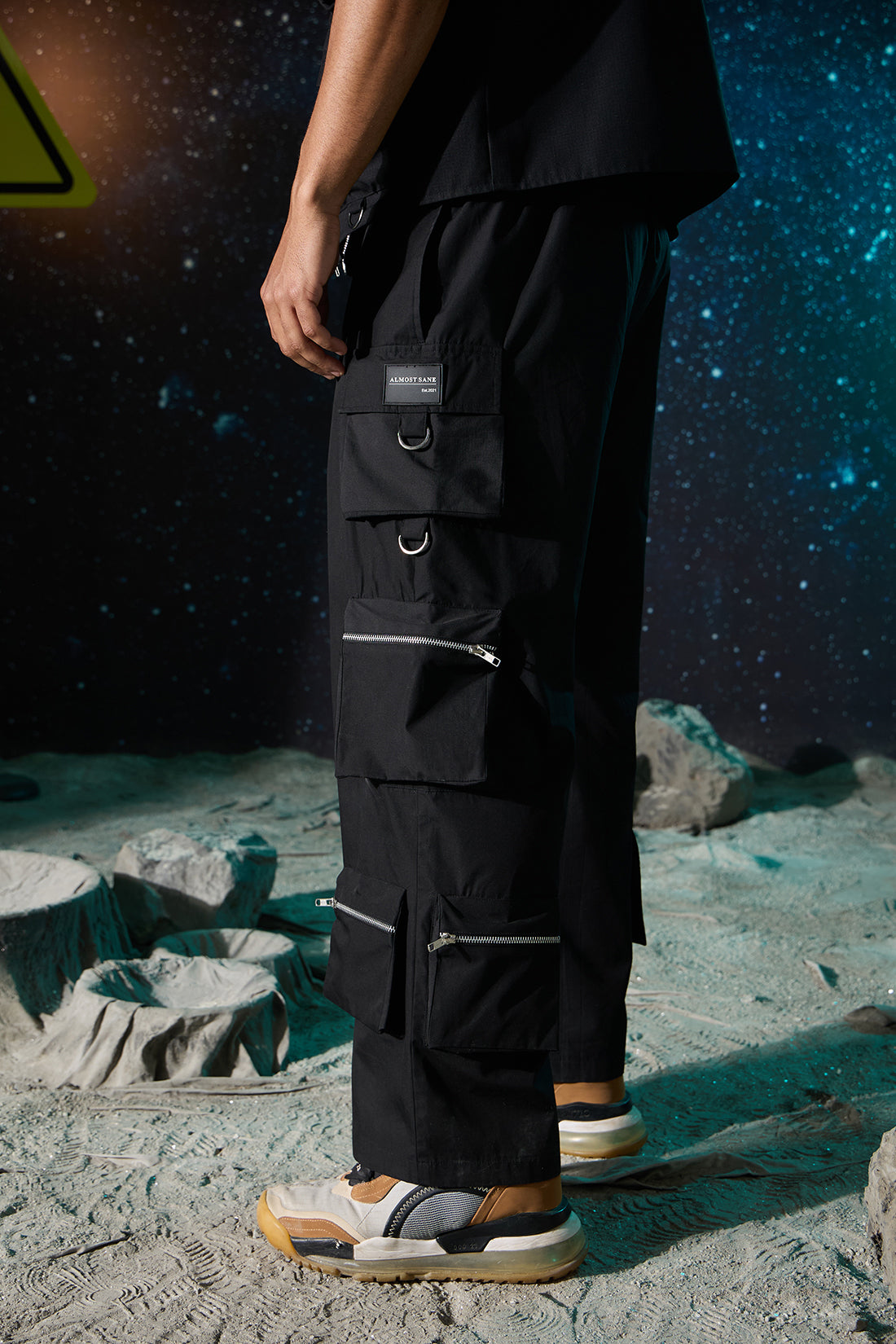 MEN'S BLACK ZIPPER CARGO