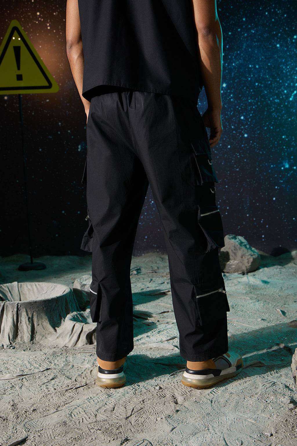 MEN'S BLACK ZIPPER CARGO