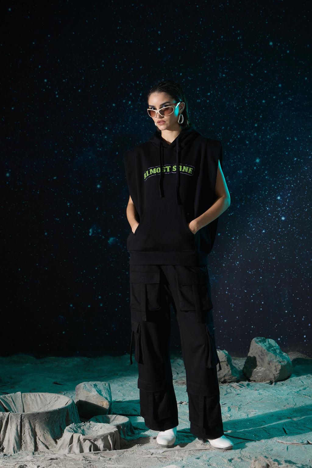 UNISEX BLACK BOXFIT HOODIE