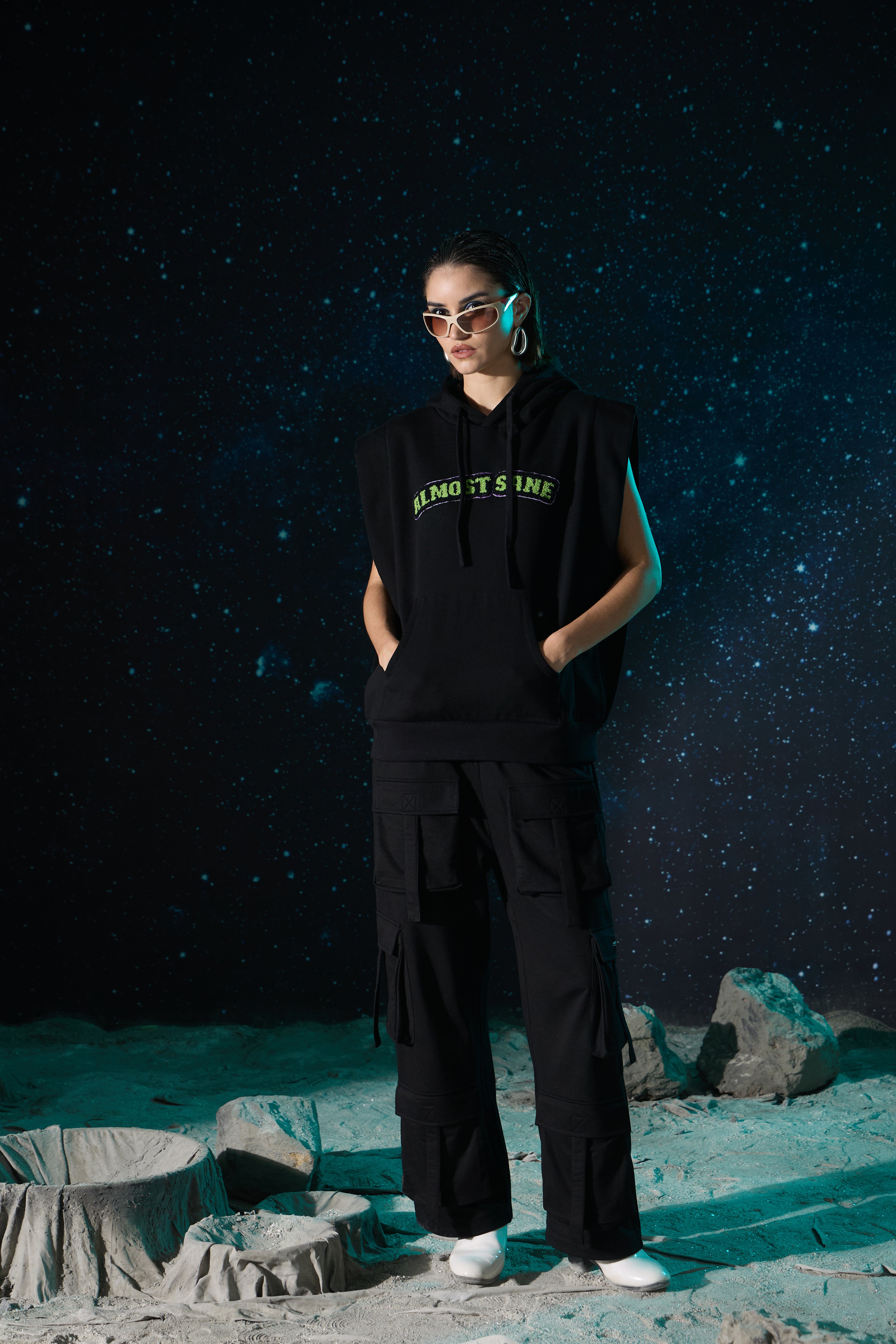 UNISEX BLACK BOXFIT HOODIE